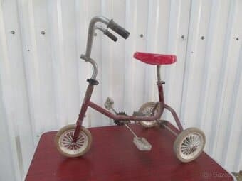 Nabízím retro tříkolku na renovaci. Chybí řetěz. Původní st