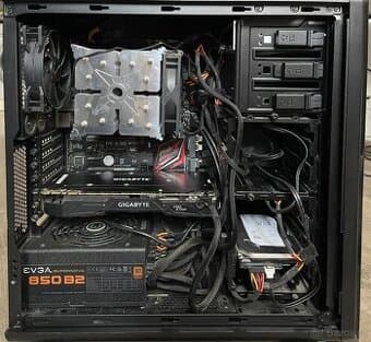 Odhlučněná herní PC sestava + monitor