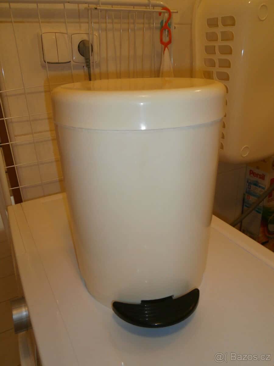 KOŠ NA WC . 1