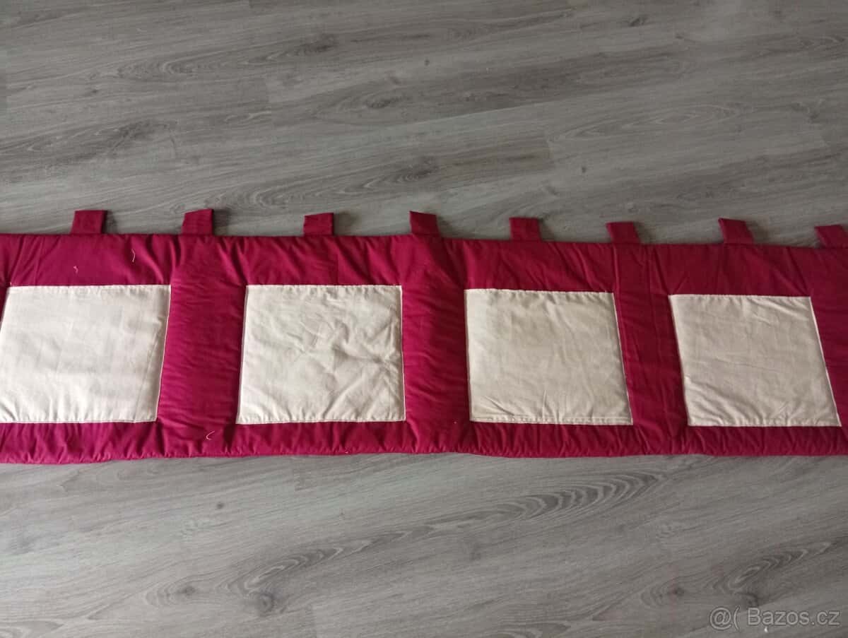 Kapsář za postel 1