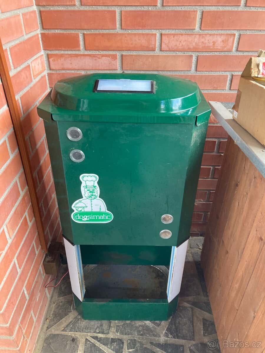 Automatické krmítko pro psy 1