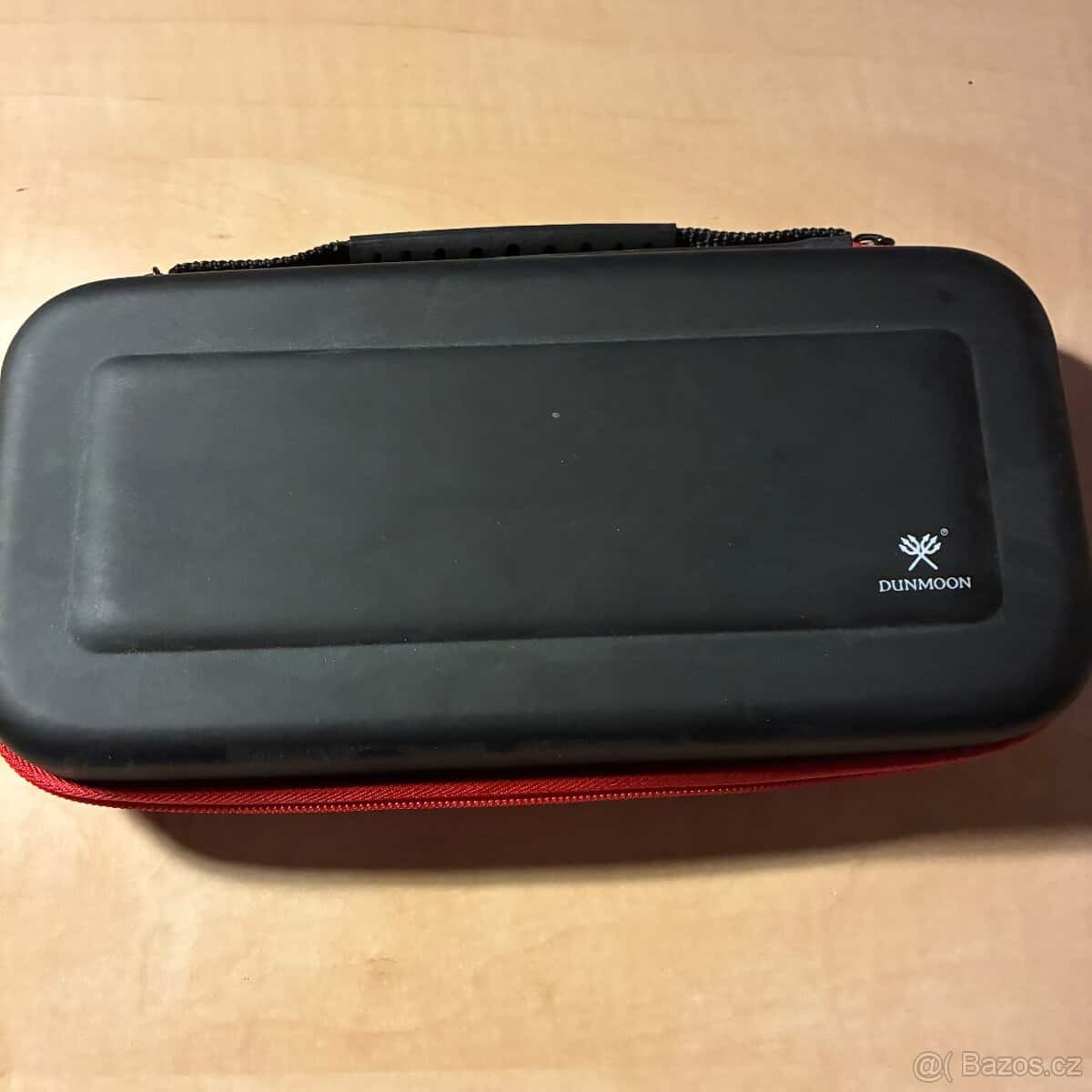 Nintendo Switch Lite + obal. + micro SD karta 11