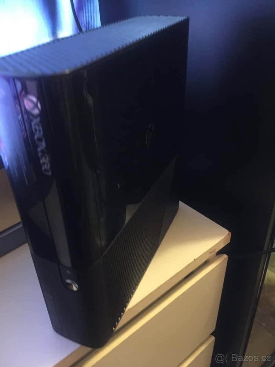 Prodám XBOX360 plus KINECT 3