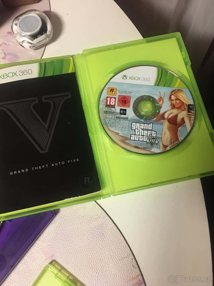 Prodám XBOX360 plus KINECT 7