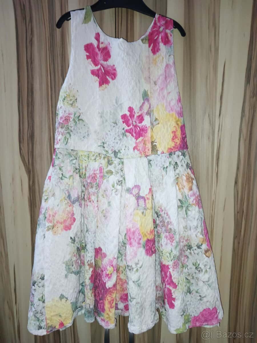 Dívčí šaty 8