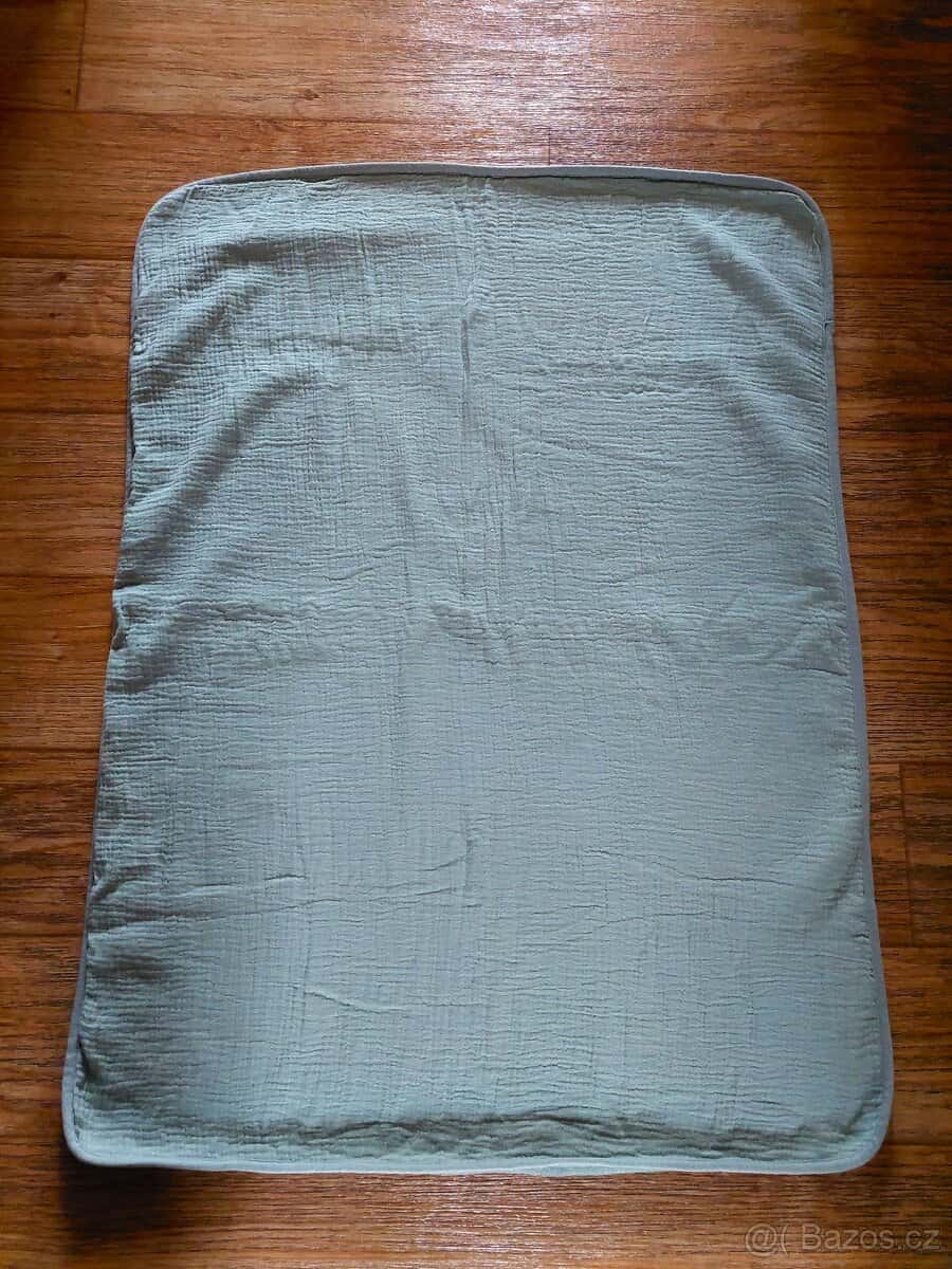 Nová deka a hračky pro dítě 7