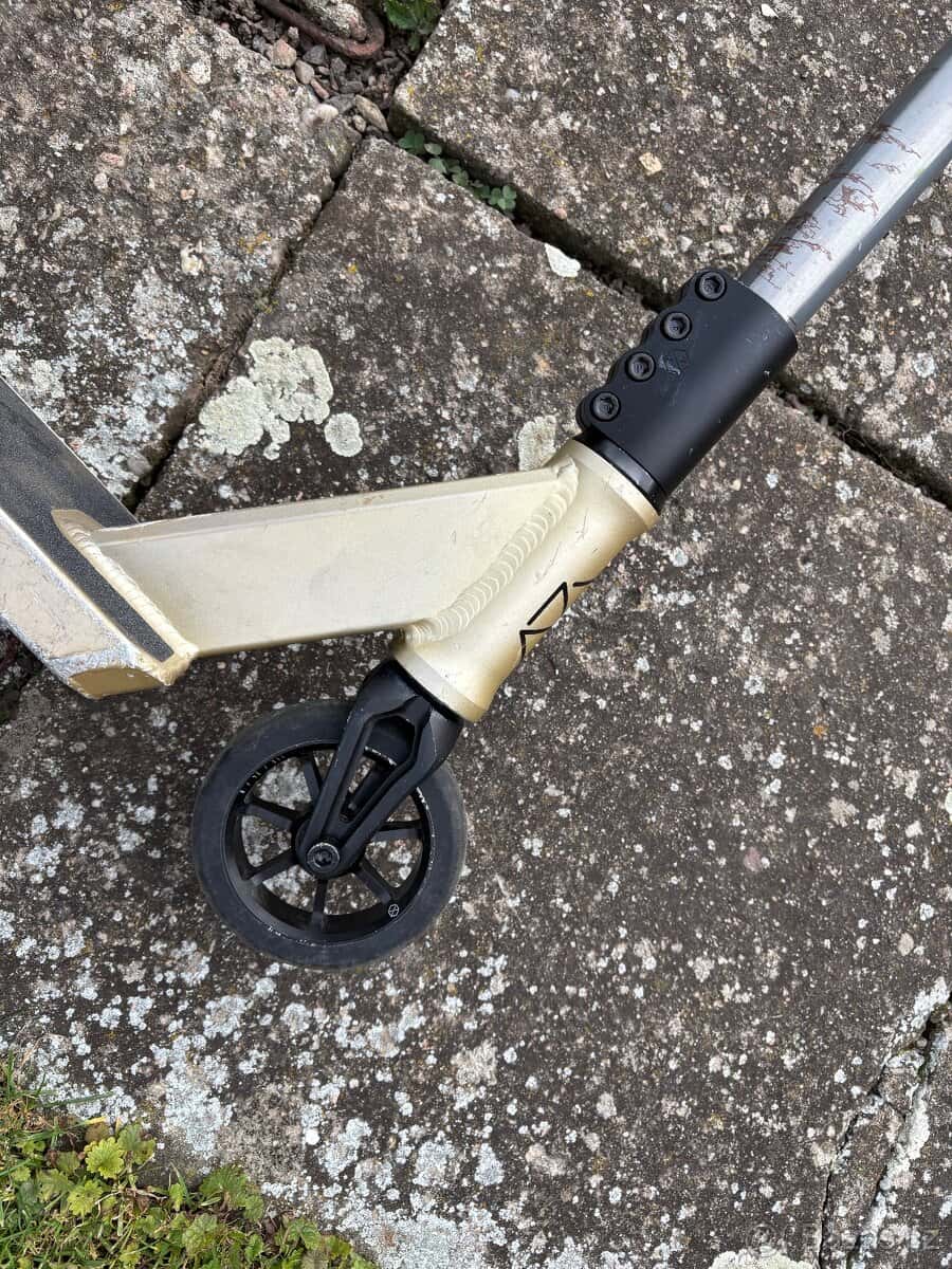 Koloběžka Native Stem 3