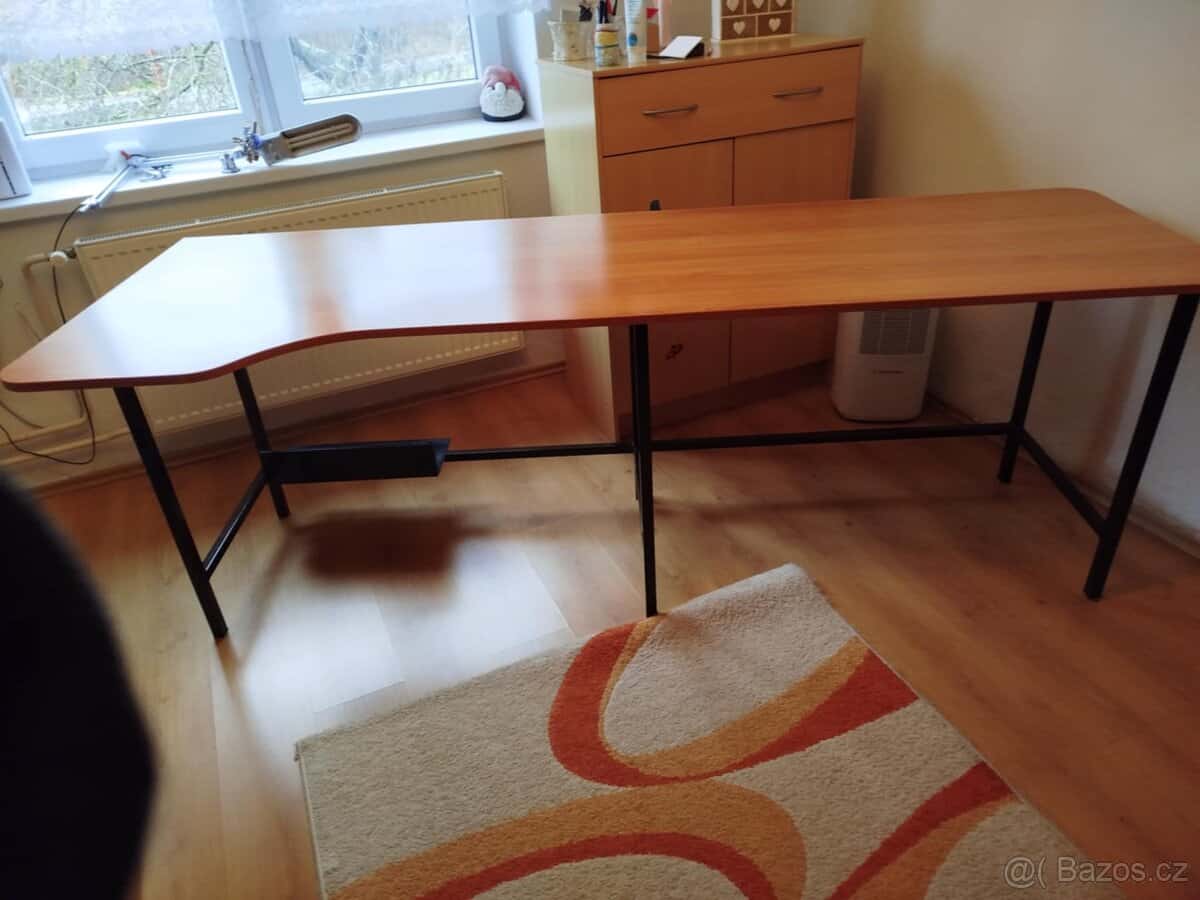 Psací stůl 1